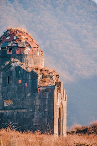 Old ruin building against sky