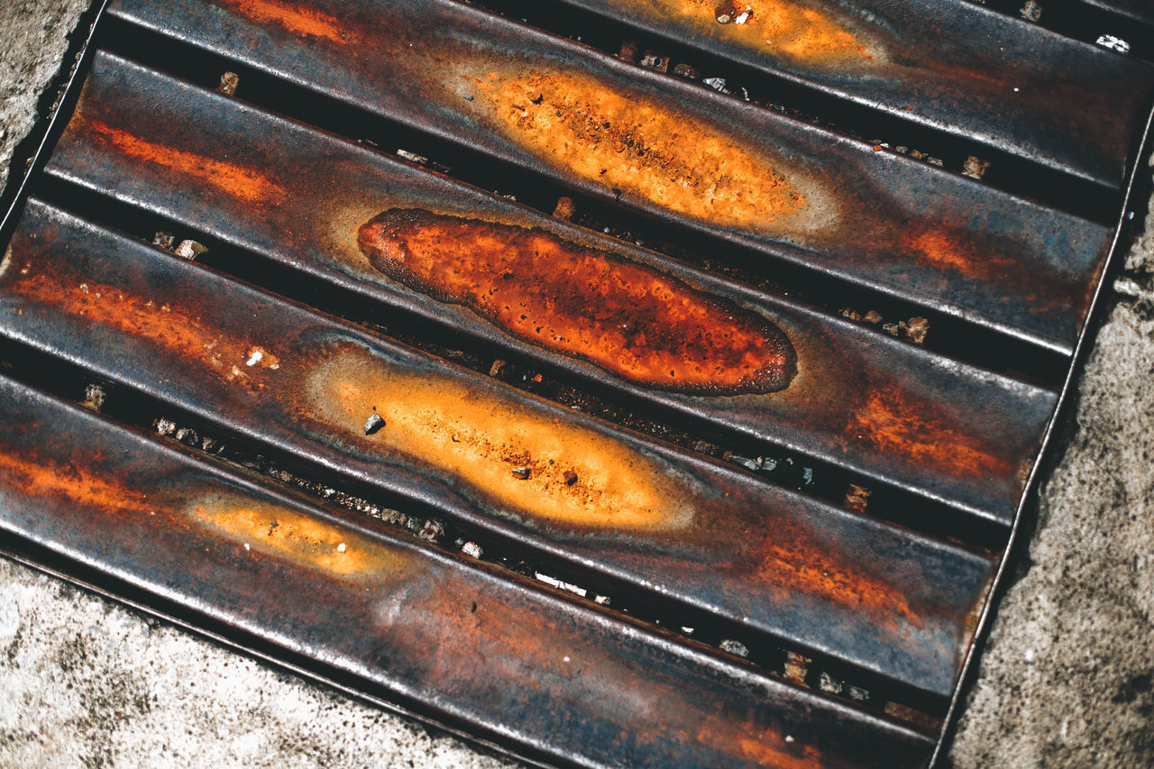 HIGH ANGLE VIEW OF MEAT ON BARBECUE