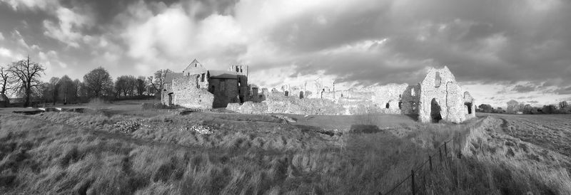 Panoramic view of old ruins against sky