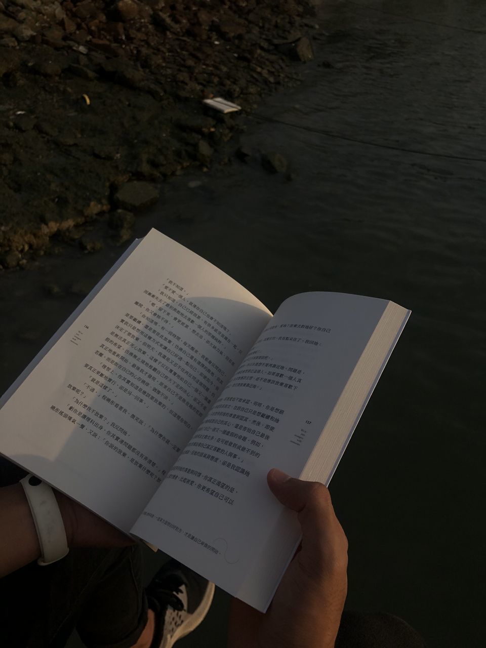 HIGH ANGLE VIEW OF WOMAN HOLDING BOOK