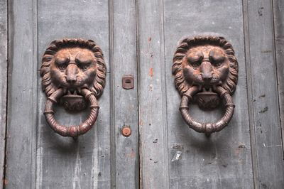 door knocker
