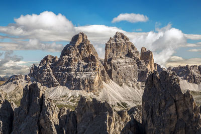 Tre cime di lavaredo dolomite mountan peak by cadini, trentino, italy