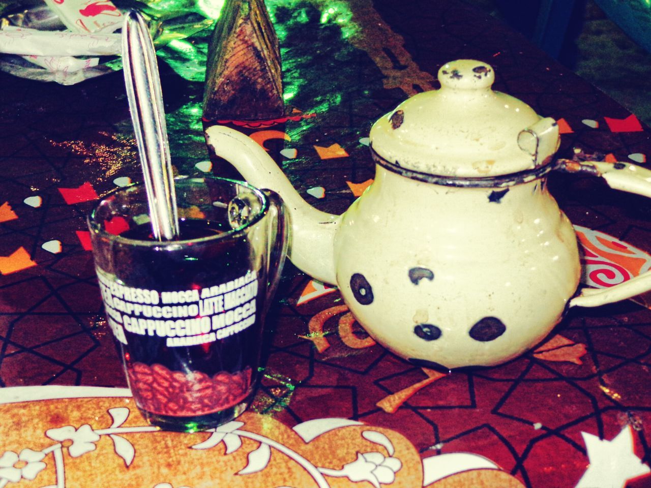 CLOSE-UP OF TEA ON TABLE