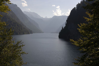 Lake königssee in berchtesgaden national park, bavaria, germany in autumn