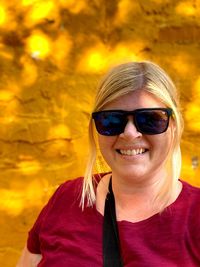 Portrait of smiling woman wearing sunglasses