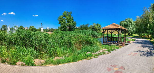 Voznesenovsky park in zaporozhye, ukraine, on a sunny summer morning