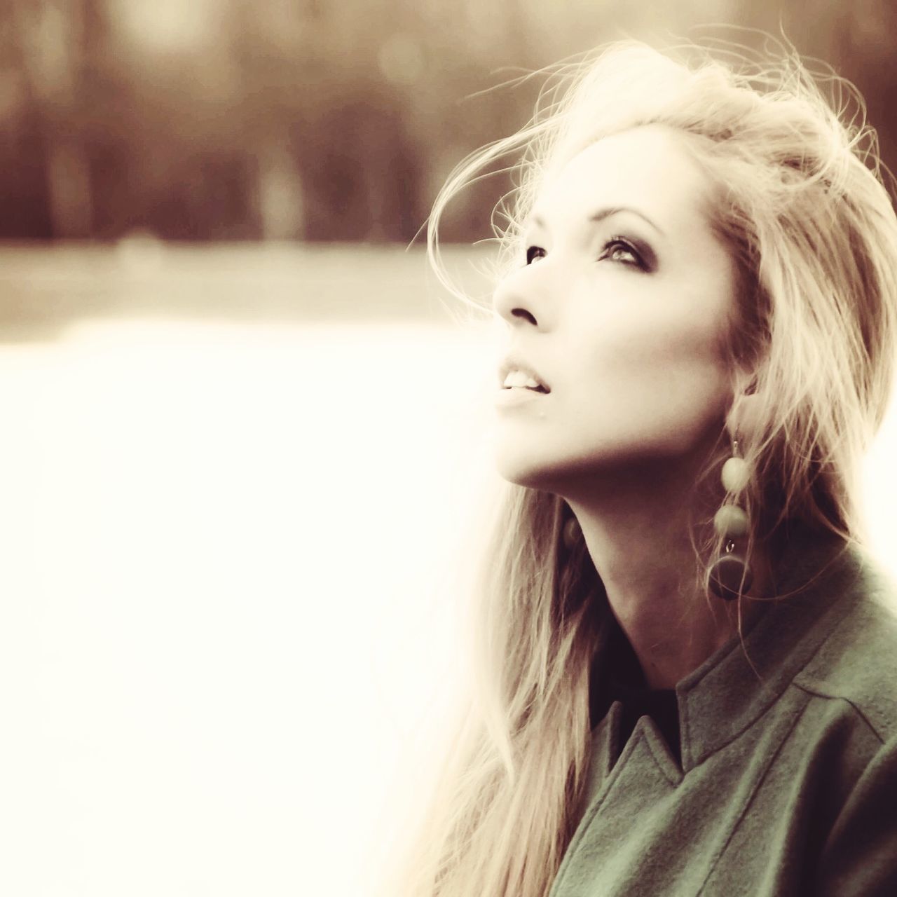 headshot, person, young women, lifestyles, long hair, young adult, leisure activity, portrait, looking at camera, head and shoulders, front view, brown hair, focus on foreground, blond hair, close-up, human face