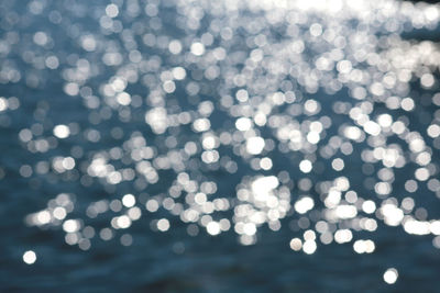 Defocused image of illuminated lights in sea