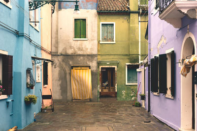 Narrow alley in alley