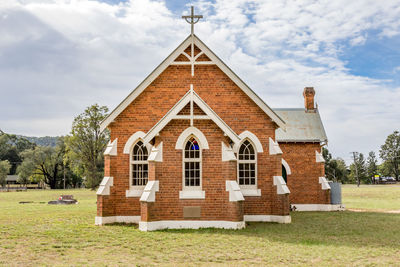 Exterior of house against sky