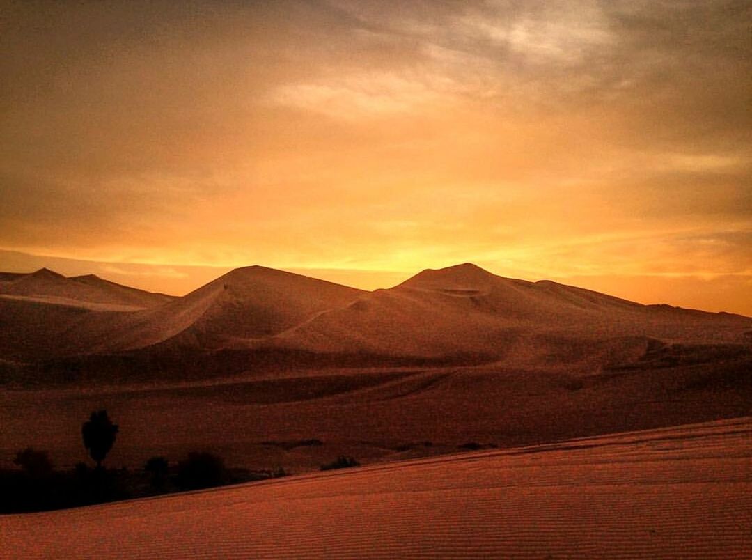 SCENIC VIEW OF SILHOUETTE MOUNTAINS AGAINST SKY AT SUNSET