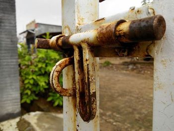 Close-up of rusty chain