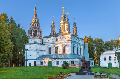 View of temple building against sky