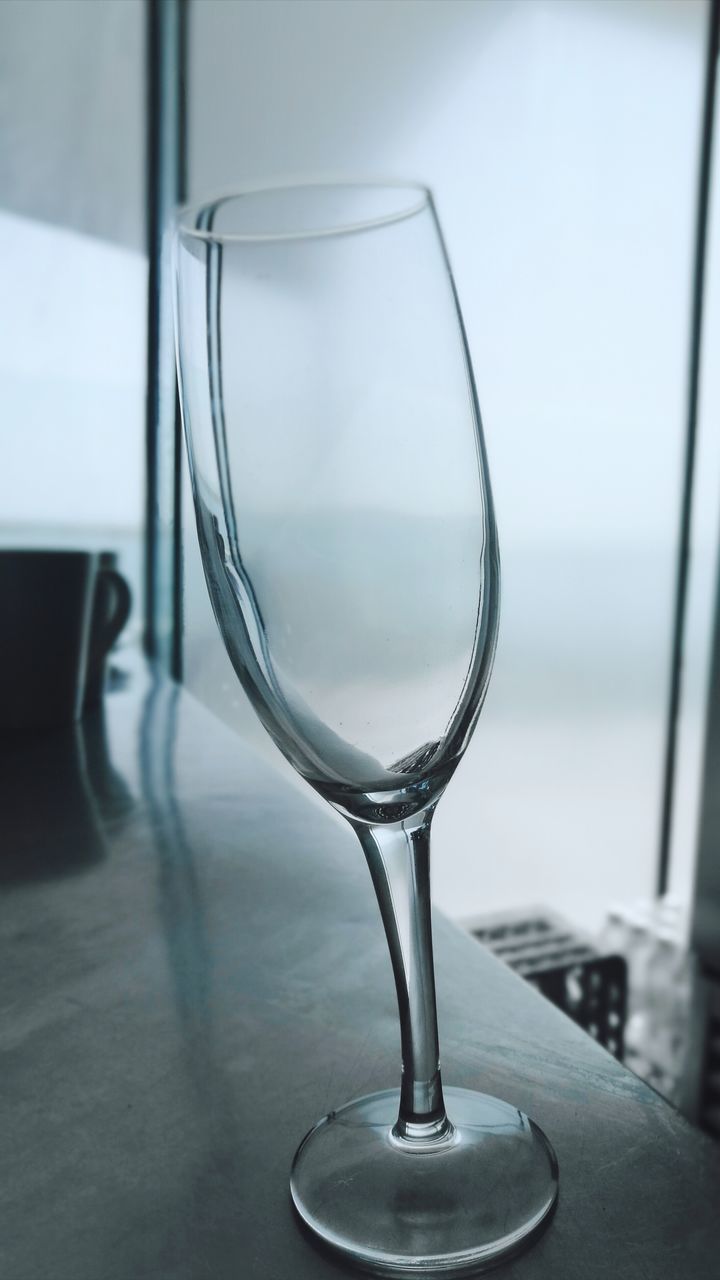 wineglass, glass, table, transparent, focus on foreground, still life, drink, no people, refreshment, wine, indoors, food and drink, glass - material, close-up, alcohol, household equipment, absence, drinking glass, day, empty, setting