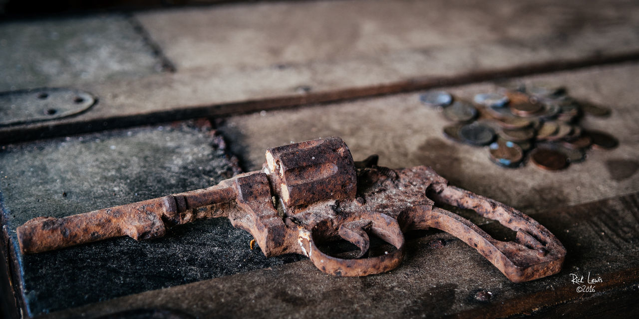 metal, rusty, close-up, metallic, old, deterioration, obsolete, still life, selective focus, run-down, heat - temperature, machine part, equipment, machinery, focus on foreground, no people, work tool, day, nut - fastener, screw, part of