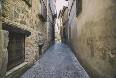 Narrow street between buildings