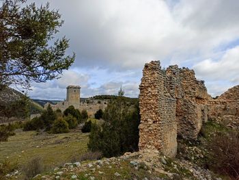 Old ruin building against sky