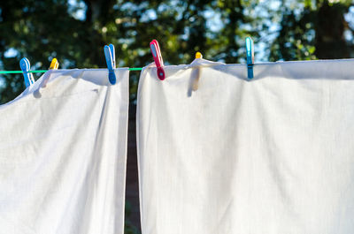 Clothespins on clothesline