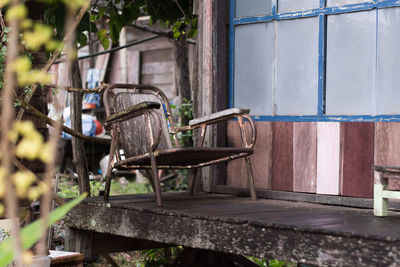 Empty chairs in yard against building