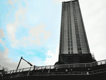 Low angle view of skyscraper against sky