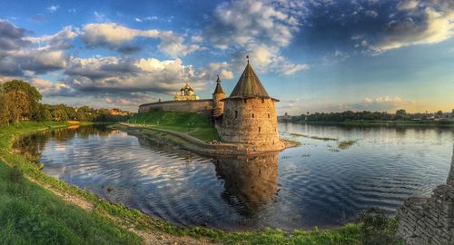 Pskov krom amidst river against sky