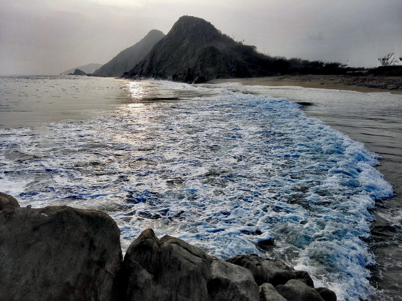 SCENIC VIEW OF ROCKY BEACH