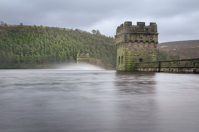 The howden reservoir is the top of the three dams in the upper derwent valley, 