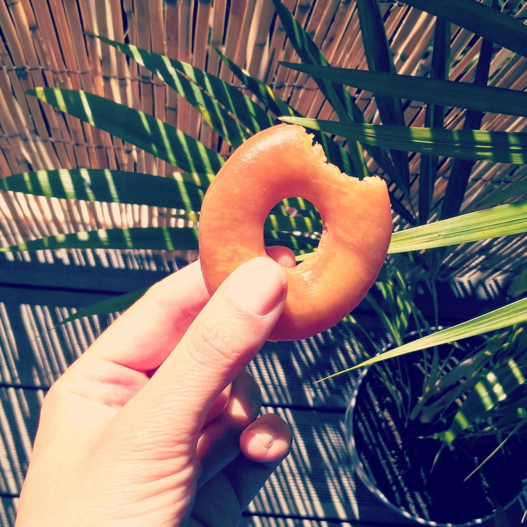 human hand, hand, human body part, one person, real people, holding, food and drink, food, personal perspective, unrecognizable person, lifestyles, freshness, finger, human finger, body part, orange color, close-up, healthy eating, fruit