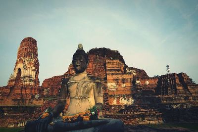 Statue of historic building against sky