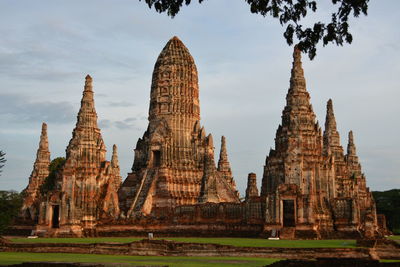 Wat chaiwattanaram against sky