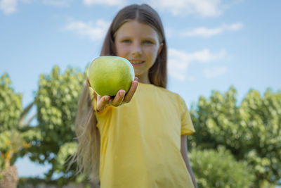 Portrait of woman holding apple