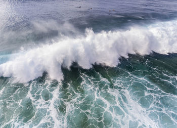 Waves splashing in sea