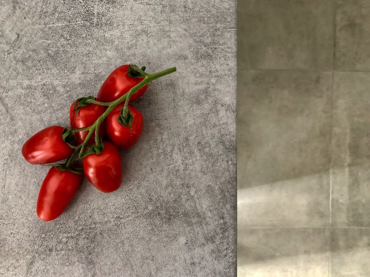 DIRECTLY ABOVE SHOT OF RED CHILI PEPPERS AND VEGETABLES ON FLOOR