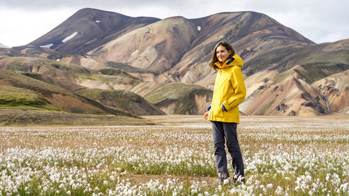 Sunny day exploring wild cottongrass fields in icelandic highlands