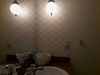 Illuminated electric lamp
