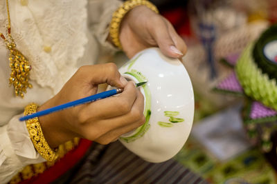 Cropped hand painting crockery