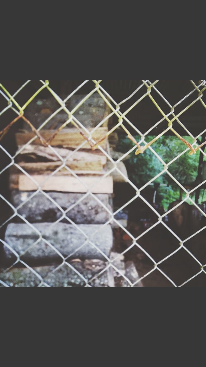 chainlink fence, fence, metal, protection, safety, metal grate, security, metallic, pattern, night, close-up, focus on foreground, barbed wire, no people, outdoors, construction site, cage, rope, selective focus