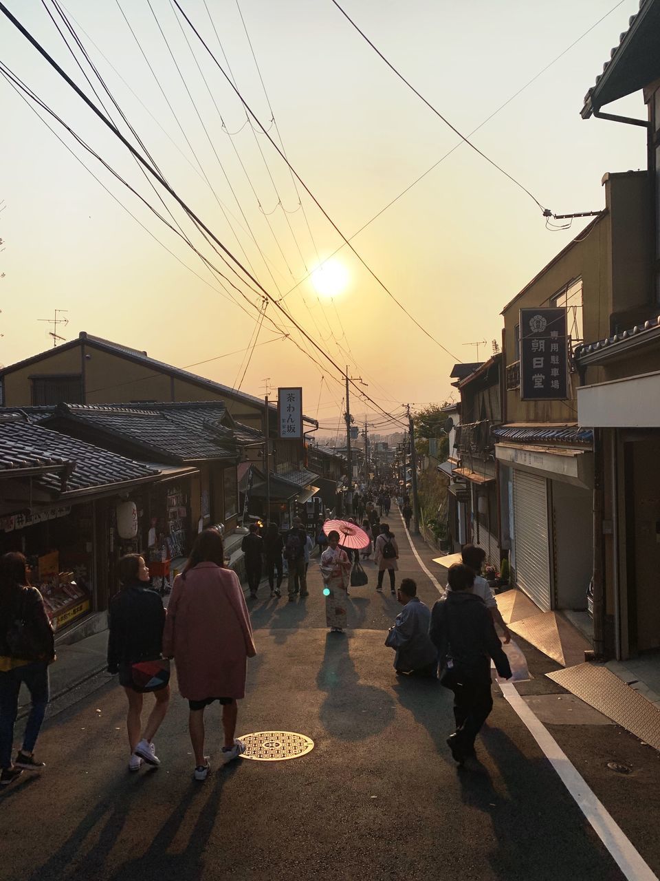 PEOPLE WALKING ON STREET AGAINST BUILDINGS IN CITY