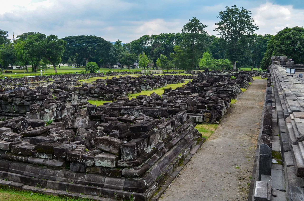 PANORAMIC VIEW OF OLD RUIN AGAINST SKY