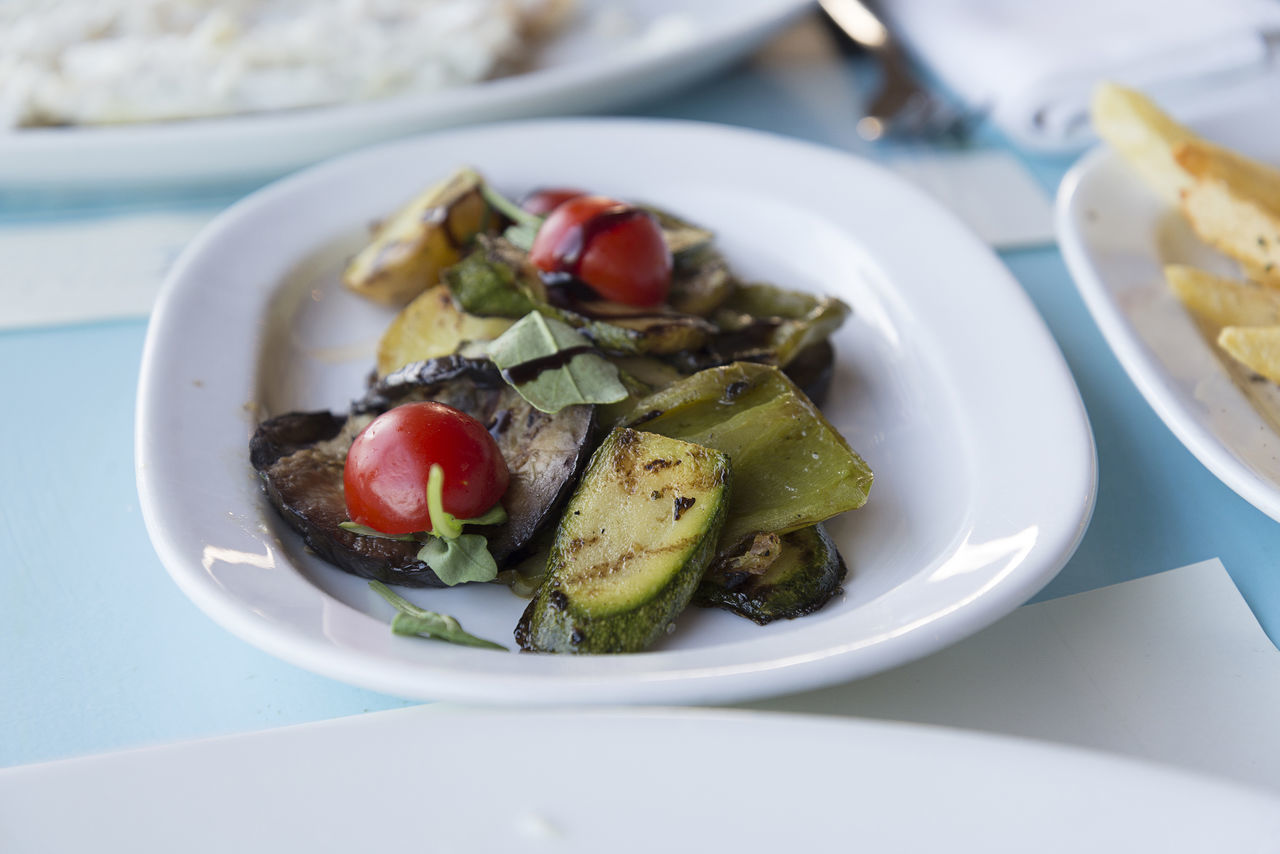 CLOSE-UP OF SERVED FOOD IN PLATE