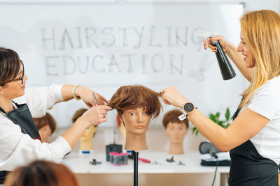 Hairdresser education - hairstyling beginner course