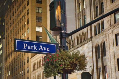 Park avenue sign in new york, ny