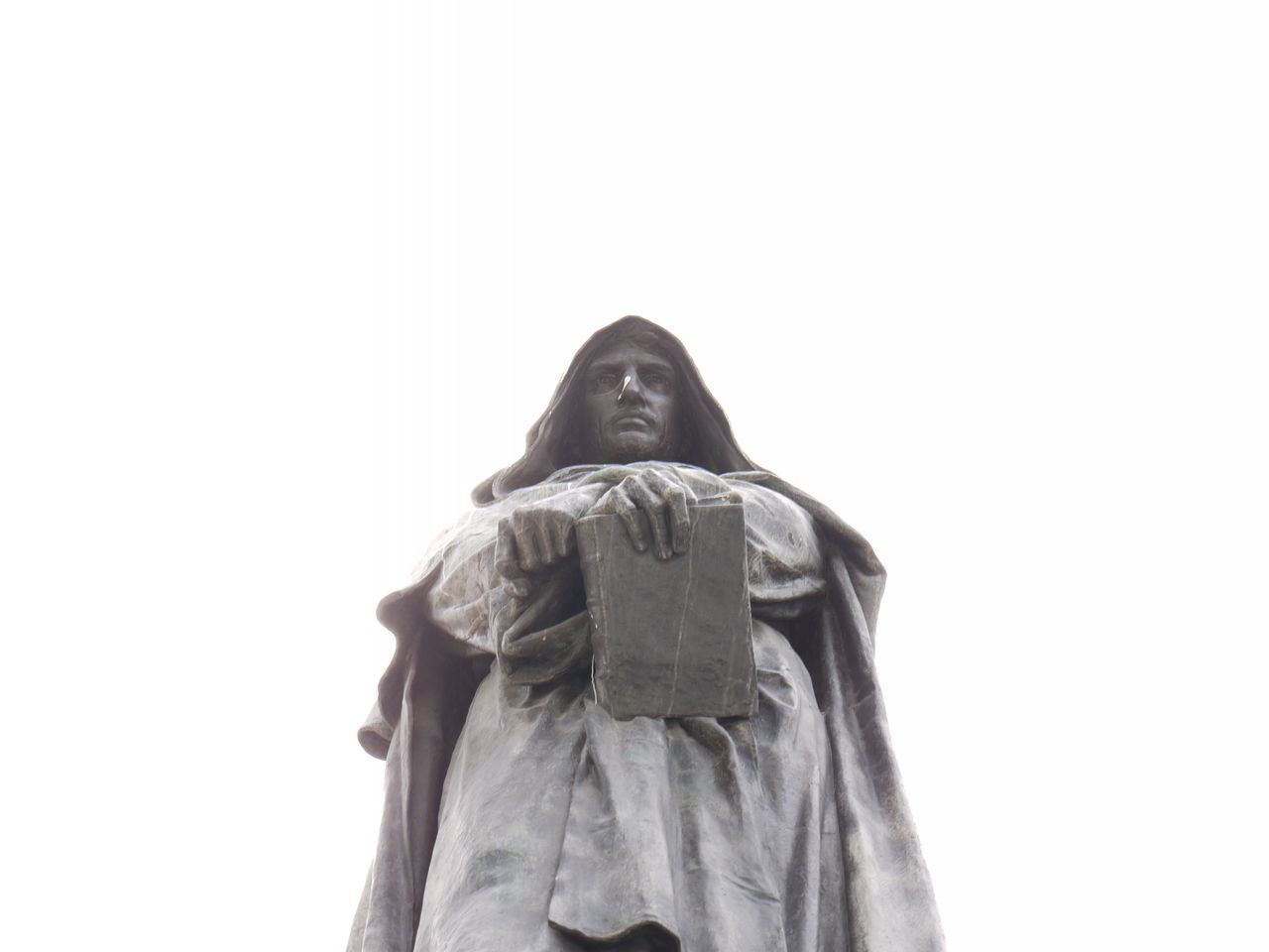 LOW ANGLE VIEW OF STATUE AGAINST SKY