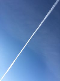 View of vapor trail in blue sky