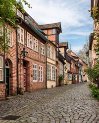 Beautiful and picturesque narrow alley in old town of lüneburg