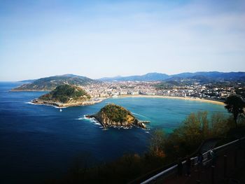 Bahía de la concha e isla santa clara