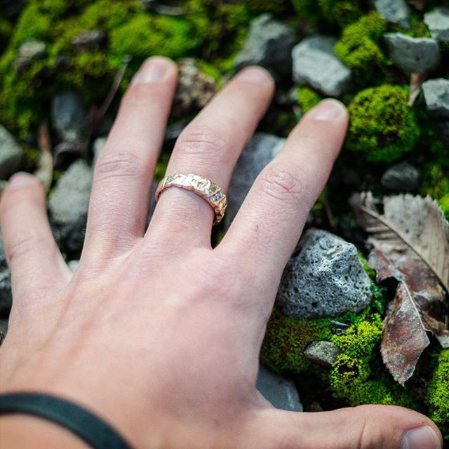 person, part of, personal perspective, human finger, close-up, cropped, unrecognizable person, holding, focus on foreground, lifestyles, day, outdoors, high angle view, leisure activity, nature, human foot