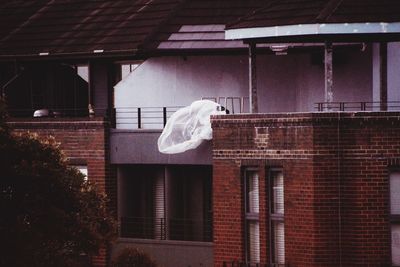 Clothes drying on roof against building