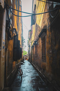 Narrow alley amidst buildings in city