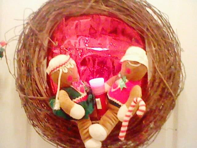 Gingerbread man and woman wreath